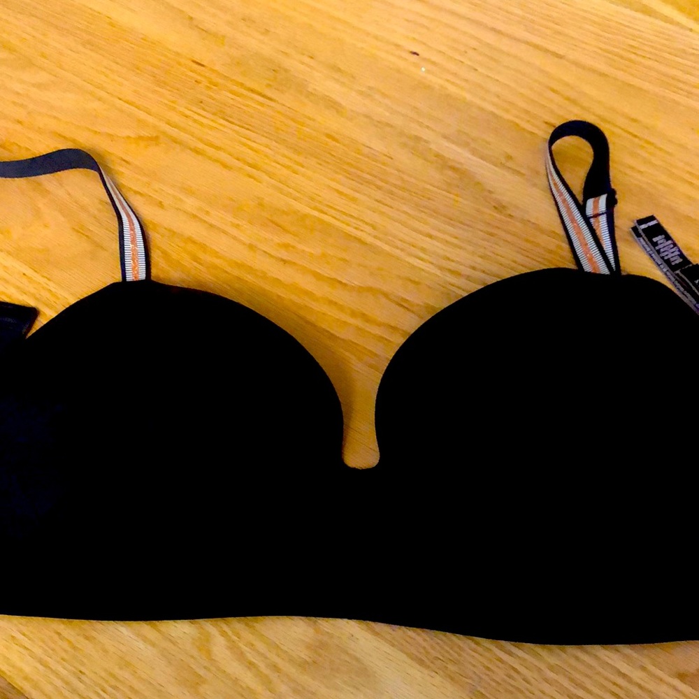 Victoria’s Secret black t shirt bra 38DD